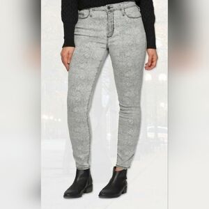 Universal Thread size 16 Jeans Snakeskin Skinny Jean Grey Tan Animal Print NWOT